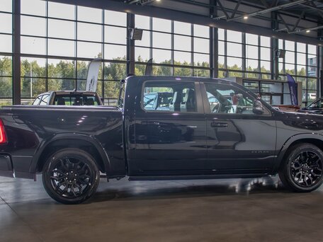 2026 Ram 1500 Crew Cab V Рестайлинг, чёрный, 9350000 рублей, вид 4