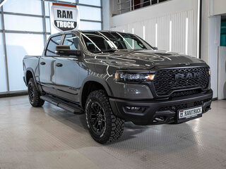2025 Ram 1500 Crew Cab V Рестайлинг, зелёный, 11412311 рублей, вид 2