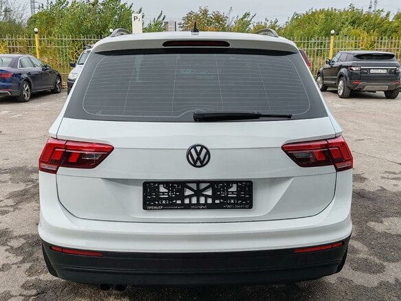 2017 Volkswagen Tiguan II, белый - вид 5