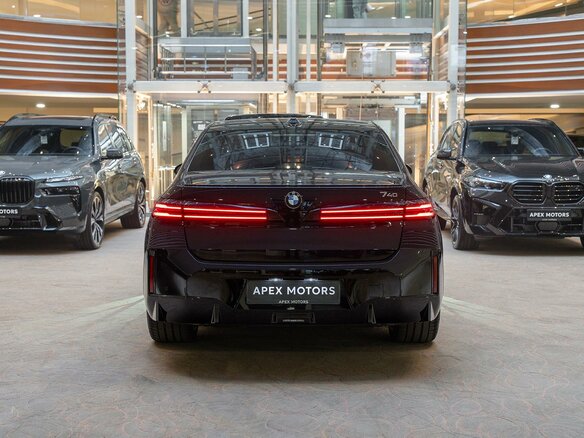 2026 BMW 7 серии 740 xDrive VII (G70) Рестайлинг, синий, 24190000 рублей - вид 5
