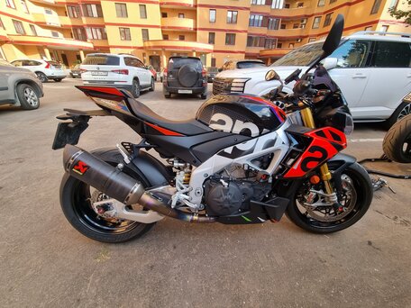 2024 Aprilia Tuono V4, красный, 1850000 рублей, вид 3