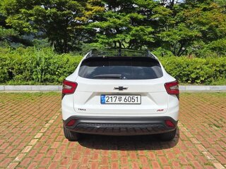 2023 Chevrolet Trax II, белый, 1590000 рублей, вид 3