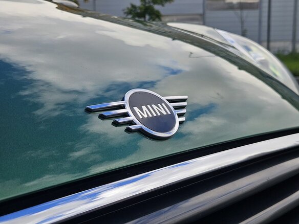 2019 Mini Hatch Cooper III (F55/F56) Рестайлинг, зелёный, 2050000 рублей - вид 7