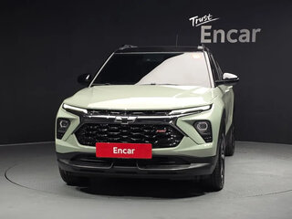 2023 Chevrolet TrailBlazer III Рестайлинг, зелёный, 1870000 рублей, вид 3