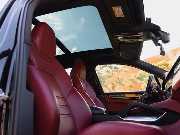 2020 Porsche Cayenne Turbo S E-Hybrid III, чёрный, 13000000 рублей - вид 18