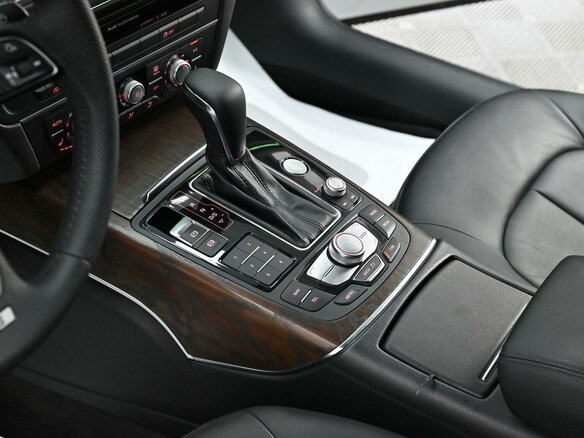 2015 Audi A6 IV (C7) Рестайлинг, белый, 1675000 рублей - вид 11