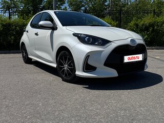 2020 Toyota Yaris IV, белый, 1010000 рублей, вид 2