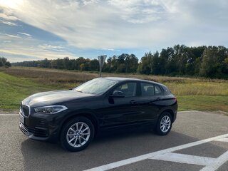 2021 BMW X2 sDrive18i I (F39), чёрный, 4000000 рублей, вид 2