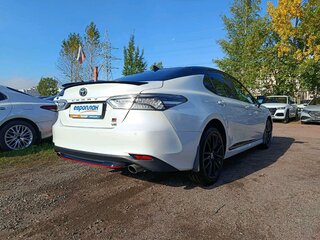 2022 Toyota Camry VIII (XV70) Рестайлинг, белый, 3560000 рублей, вид 3