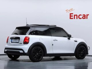 2022 Mini Hatch Cooper III (F55/F56) Рестайлинг 2, белый, 2051000 рублей, вид 4
