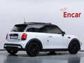 2022 Mini Hatch Cooper III (F55/F56) Рестайлинг 2, белый, 2051000 рублей - вид 3