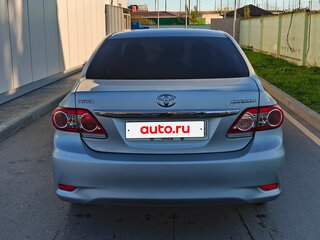2011 Toyota Corolla X (E140, E150) Рестайлинг, серебристый, 900000 рублей, вид 3