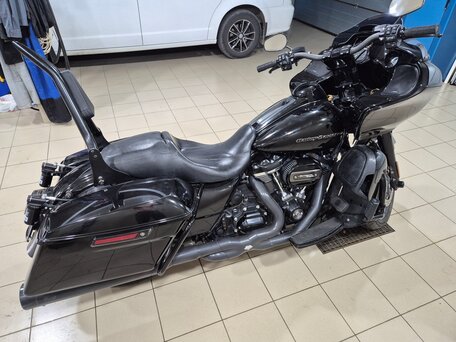 2020 Harley-Davidson Road Glide Limited, чёрный, 1850000 рублей, вид 3