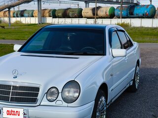 1996 Mercedes-Benz E-Класс 200 II (W210, S210), белый, 550000 рублей, вид 1