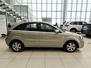 2011 Kia Rio II Рестайлинг, бежевый, 430000 рублей, вид 4