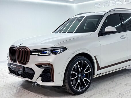 2022 BMW X7 40i I (G07), белый, 8300000 рублей, вид 3