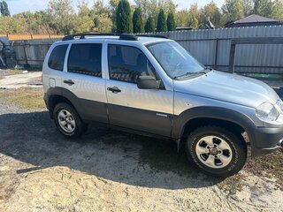 2011 Chevrolet Niva I Рестайлинг, серебристый, 449000 рублей, вид 2