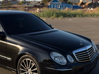 2004 Mercedes-Benz E-Класс 320 III (W211, S211), чёрный, 950000 рублей, вид 1