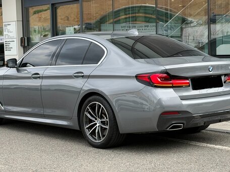 2023 BMW 5 серии 523d VII (G30/G31/G38) Рестайлинг, серый, 5820000 рублей, вид 3