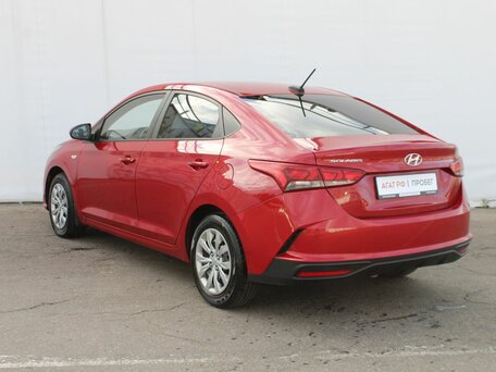 2020 Hyundai Solaris II Рестайлинг, красный, 1645000 рублей, вид 5