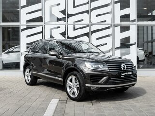 2015 Volkswagen Touareg II Рестайлинг, коричневый, 3670000 рублей, вид 1