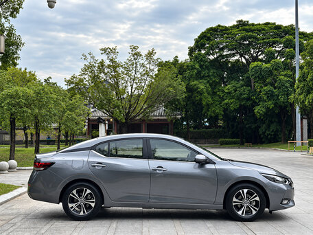 2022 Nissan Sylphy IV (B18), серый, 1672000 рублей, вид 4
