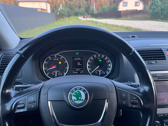 2011 Skoda Octavia II (A5) Рестайлинг, серебристый, 990000 рублей - вид 9