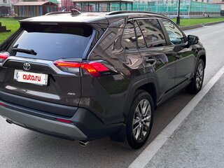 2021 Toyota RAV4 V (XA50), коричневый, 3700000 рублей, вид 3