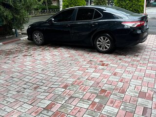 2020 Toyota Camry VIII (XV70), чёрный, 2650000 рублей, вид 4