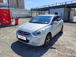 2013 Hyundai Solaris I, серебристый, 1065000 рублей, вид 1
