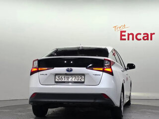 2022 Toyota Prius IV Рестайлинг (XW50), белый, 1757000 рублей, вид 4