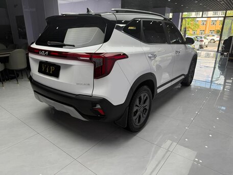 2023 Kia Seltos I Рестайлинг, белый, 1895000 рублей, вид 4