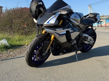 2016 Yamaha YZF-R1M, серый, 1550000 рублей, вид 1