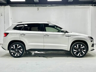 2023 Skoda Karoq DSG7 I, белый, 1950124 рублей, вид 3