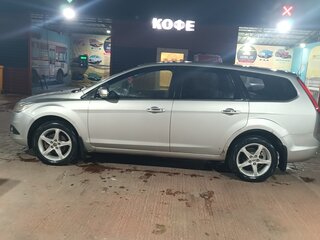 2011 Ford Focus II Рестайлинг, серебристый, 550000 рублей, вид 3