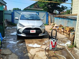 2020 Toyota Yaris IV, серебристый, 1450000 рублей, вид 1