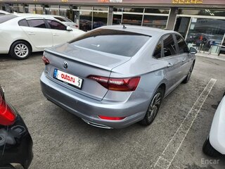 2022 Volkswagen Jetta VII Рестайлинг, серебристый, 1490750 рублей, вид 4