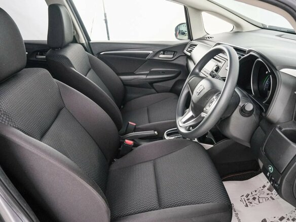2019 Honda Fit III Рестайлинг, серый, 1339000 рублей - вид 6