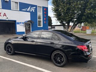 2017 Mercedes-Benz E-Класс 200 V (W213, S213, C238), чёрный, 2150000 рублей, вид 4