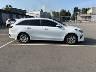 2021 Kia Ceed III Рестайлинг, белый, 1870000 рублей, вид 2