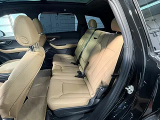 2024 Audi Q7 45 TFSI II (4M) Рестайлинг 2, чёрный, 8280000 рублей, вид 3