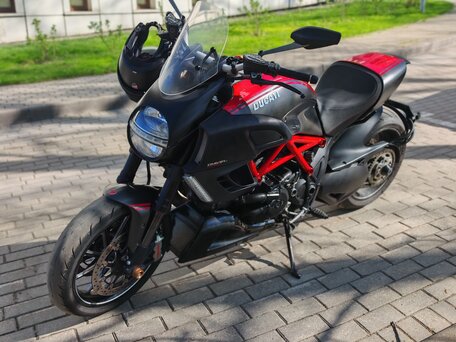 2012 Ducati Diavel Carbon, красный, 785000 рублей, вид 4