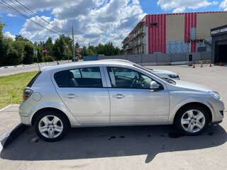 2013 Opel Astra H Рестайлинг, серебристый, 799000 рублей, вид 2