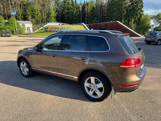 2011 Volkswagen Touareg II, коричневый, 2650000 рублей, вид 5