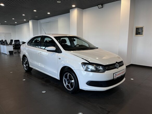 2012 Volkswagen Polo V, белый, 389000 рублей