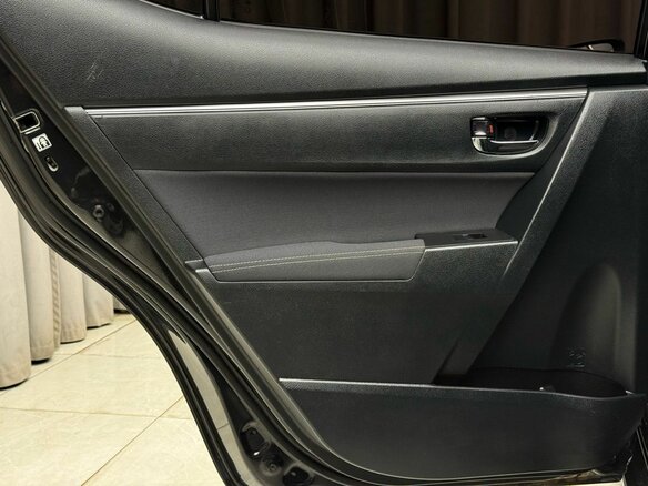 2013 Toyota Corolla XI (E160, E170, E180), чёрный, 1099000 рублей - вид 16