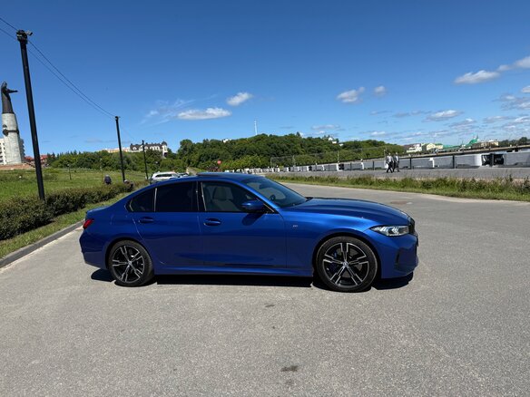 2023 BMW 3 серии 320i VII (G2x) Рестайлинг, синий, 4800000 рублей - вид 3