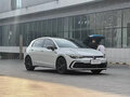 2023 Volkswagen Golf VIII, белый, 1800700 рублей - вид 2