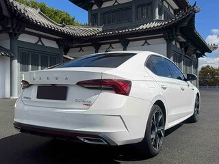 2022 Skoda Octavia IV (A8), белый, 1750000 рублей, вид 4