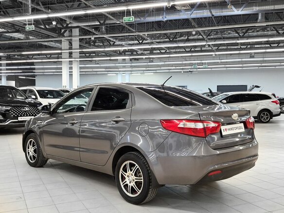 2013 Kia Rio III, серый, 659000 рублей - вид 4